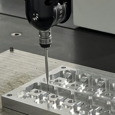 Mecanizado de prototipos de moldeo por inyección de herramientas rápidas de titanio CNC
